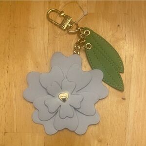 Heart Detail Flower Keychain Charm - Light Blue & Green